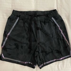 LULULEMON 5inch Seam Shorts W/Liner